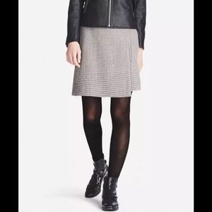 NWT Size 10 Dark Gray Houndstooth Wrap Mini Skirt